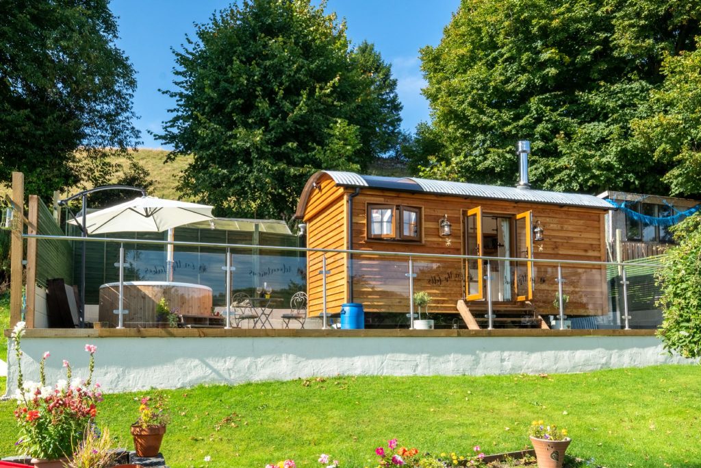 Honey Bee Shepherd's Hut - Hawkshead Glamping - Herdwick Cottages