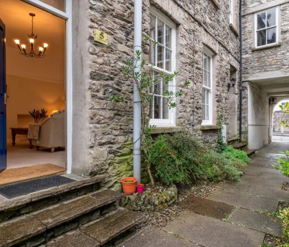 Kent Cottage - Grosvenor Court - Kendal - Entrance