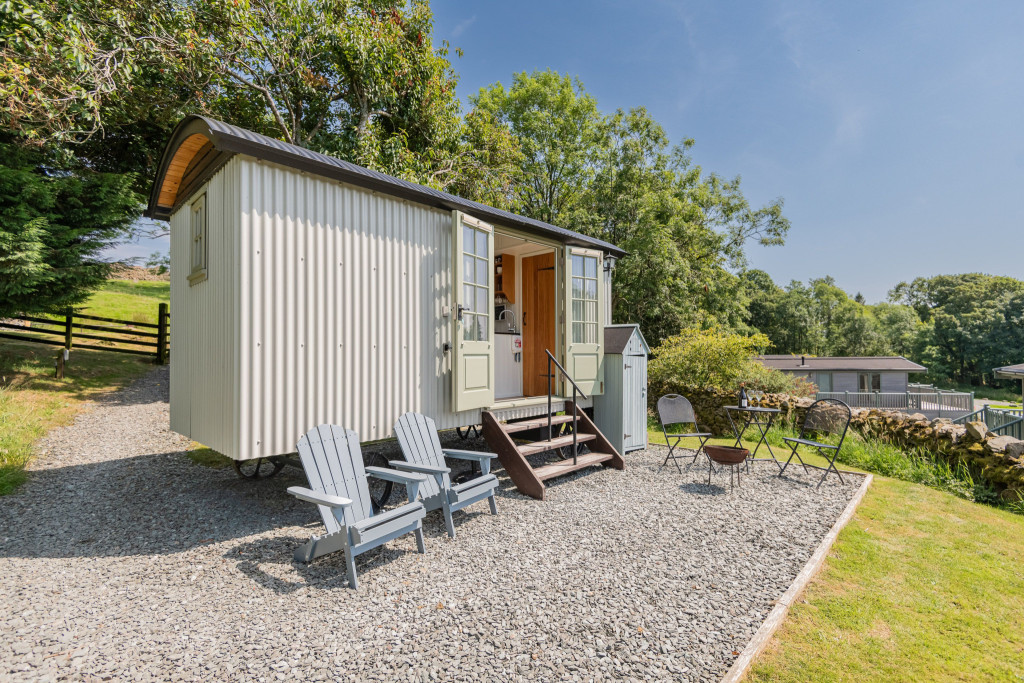 Percy Shepherd's Hut - High Borrans Lodges, Windermere